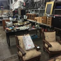 MUEBLES VARIOS Y SALDOS DE ARTICULOS ESCOLARES