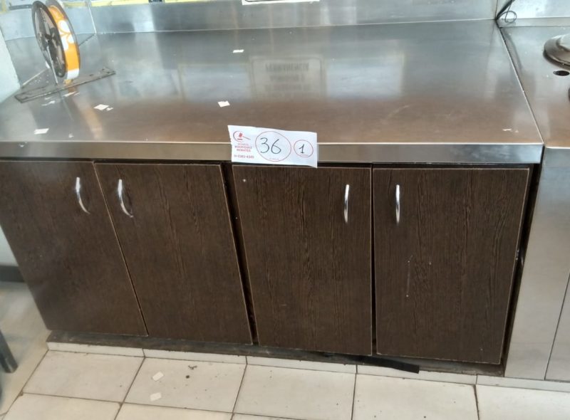 HELADERIA CAFETERIA CONFITERIA Y ENTREPISO PESADO CON ESCALERA