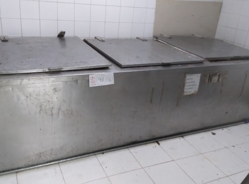 HELADERIA CAFETERIA CONFITERIA Y ENTREPISO PESADO CON ESCALERA