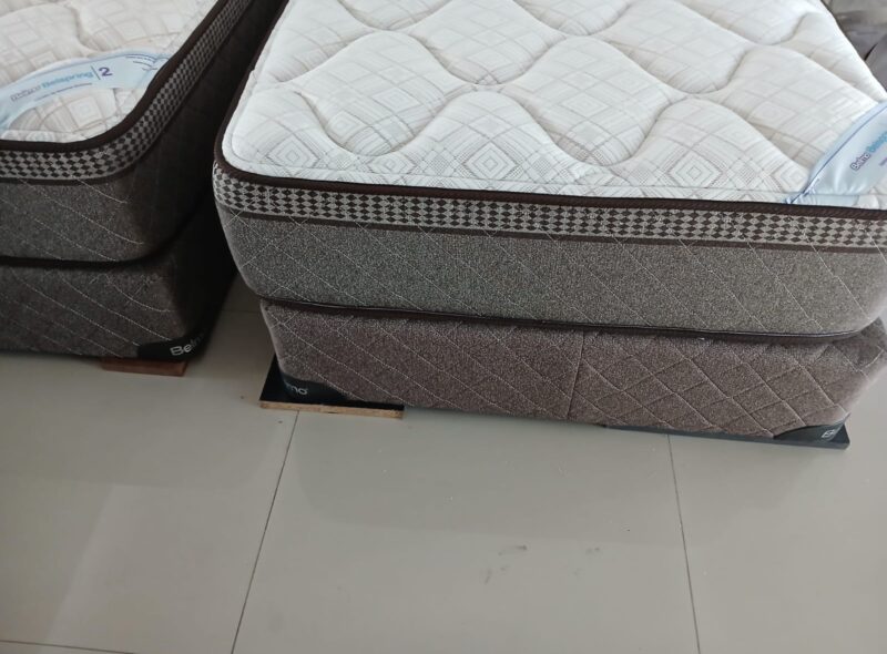 MOBILIARIO DE DEPARTAMENTO ELECTRODOMÉSTICOS Y ARTÍCULOS VARIOS