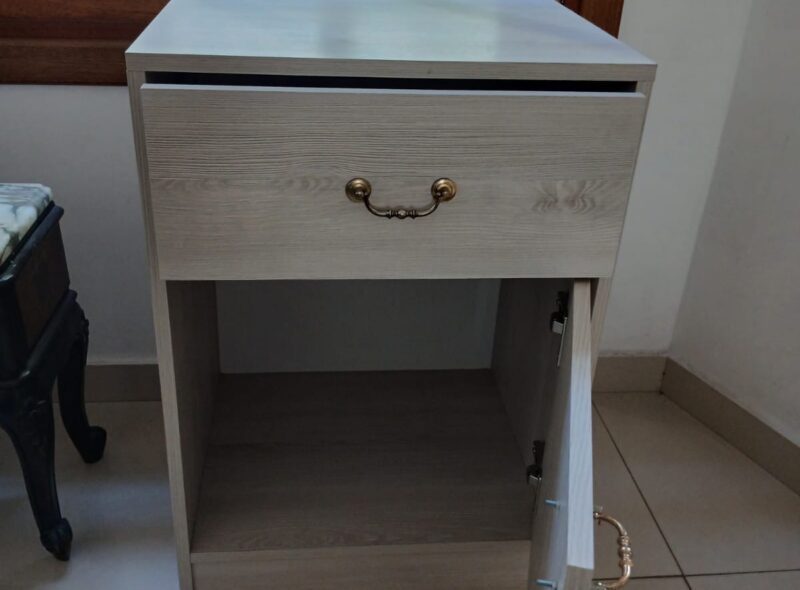 MOBILIARIO DE DEPARTAMENTO ELECTRODOMÉSTICOS Y ARTÍCULOS VARIOS