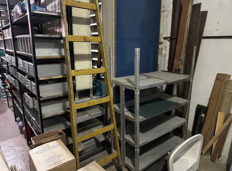 FERRETERÍA INSTALACIONES Y SALDOS