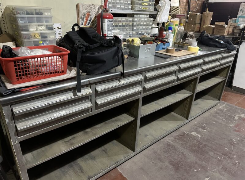 FERRETERÍA INSTALACIONES Y SALDOS