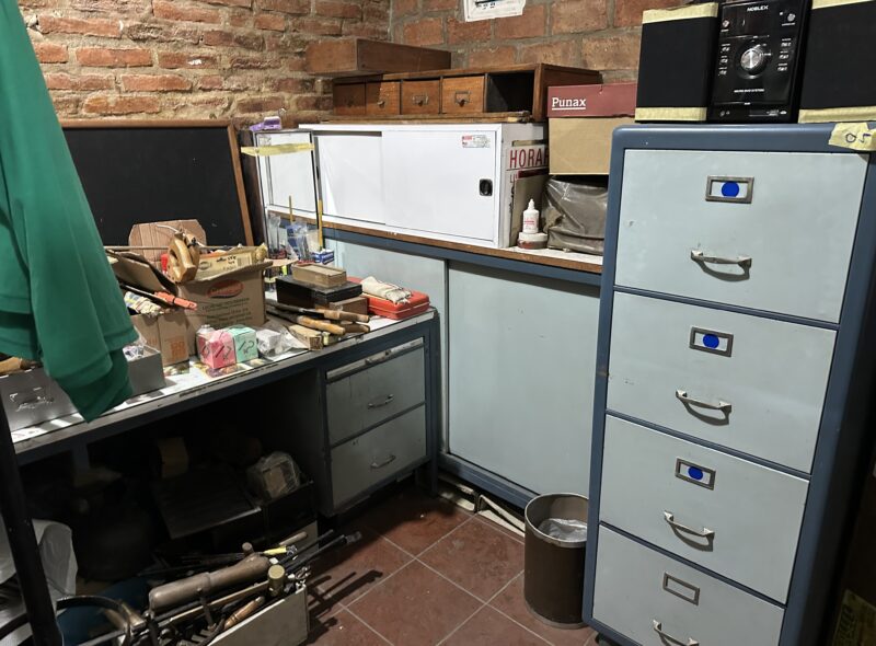 FERRETERÍA INSTALACIONES Y SALDOS