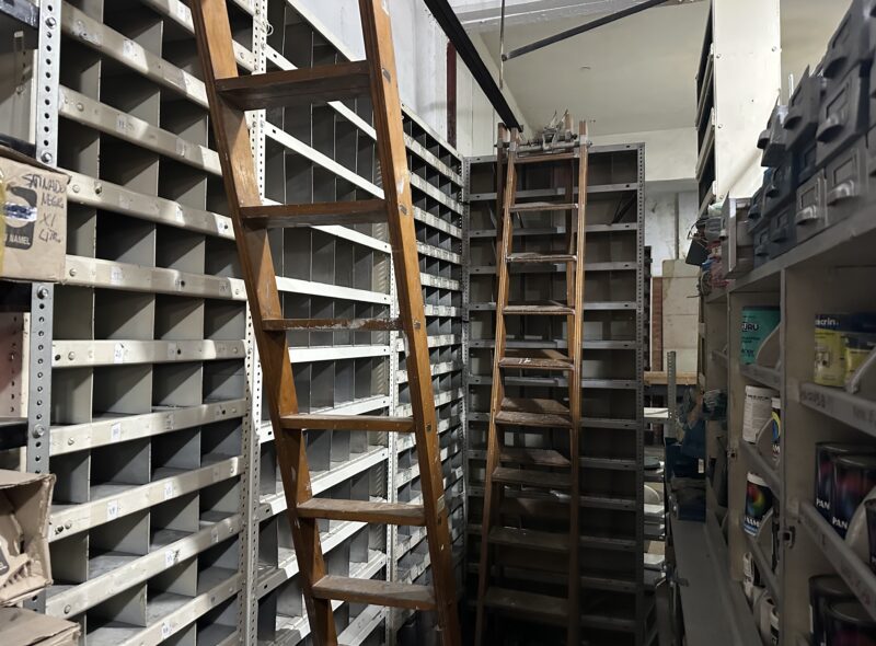 FERRETERÍA INSTALACIONES Y SALDOS