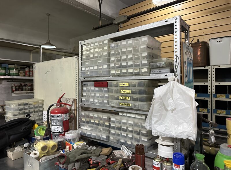 FERRETERÍA INSTALACIONES Y SALDOS