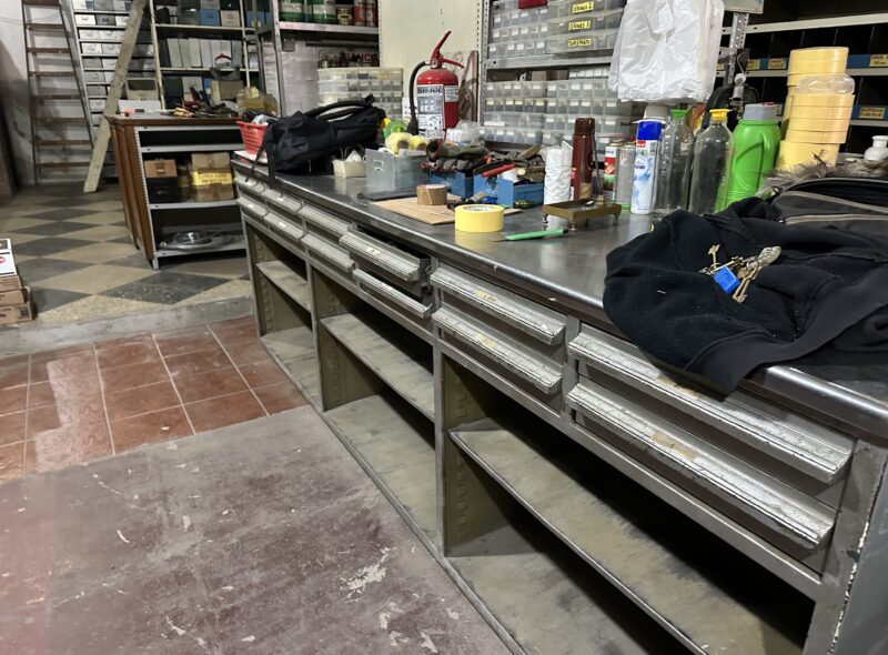 FERRETERÍA INSTALACIONES Y SALDOS