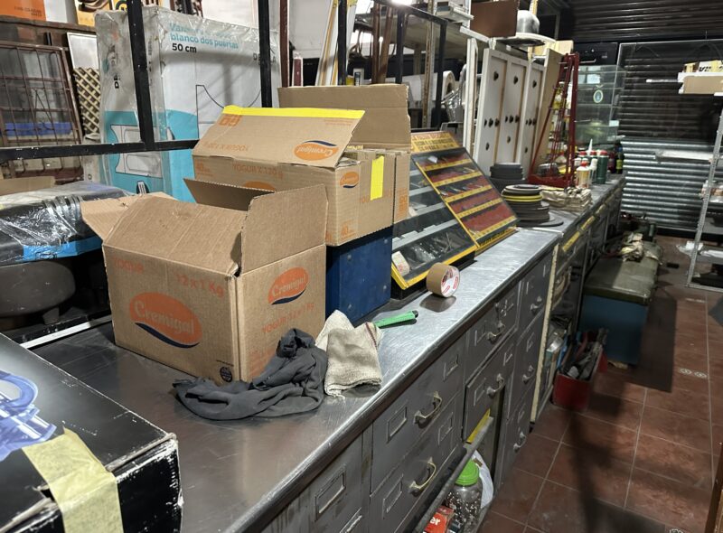 FERRETERÍA INSTALACIONES Y SALDOS