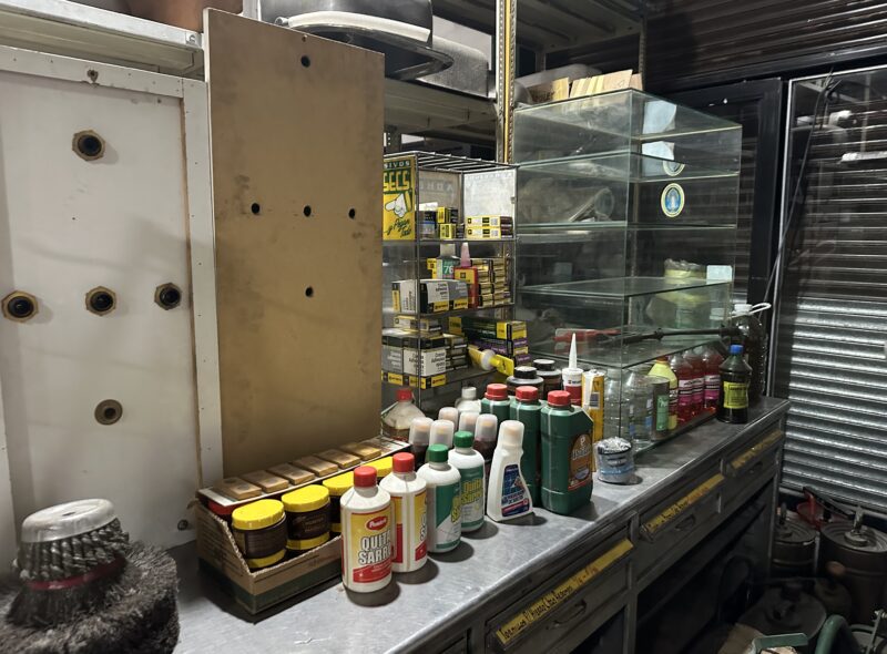 FERRETERÍA INSTALACIONES Y SALDOS