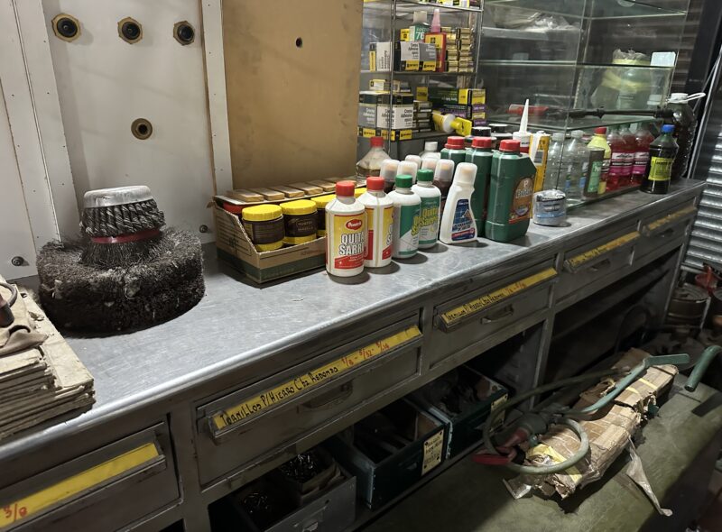 FERRETERÍA INSTALACIONES Y SALDOS