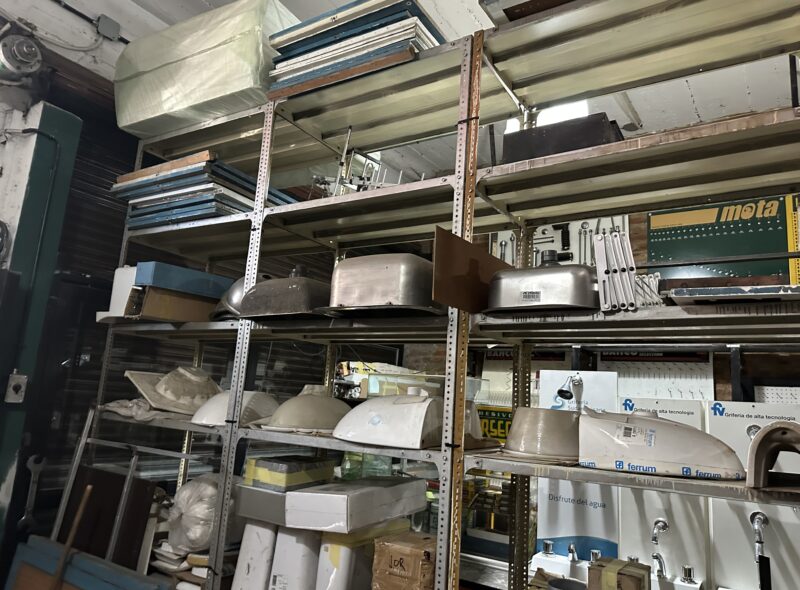 FERRETERÍA INSTALACIONES Y SALDOS