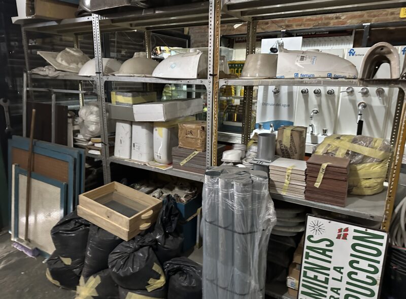 FERRETERÍA INSTALACIONES Y SALDOS