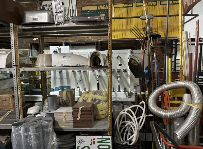 FERRETERÍA INSTALACIONES Y SALDOS