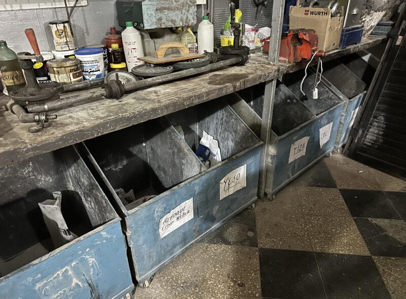 FERRETERÍA INSTALACIONES Y SALDOS