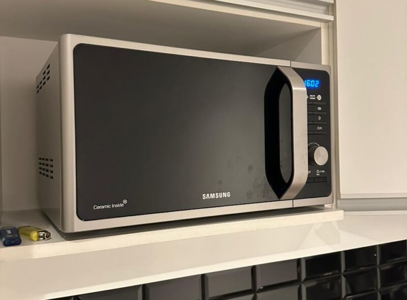 MOBILIARIO DE DEPARTAMENTO DE PRIMERÍSIMO NIVEL