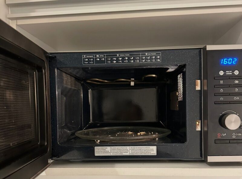 MOBILIARIO DE DEPARTAMENTO DE PRIMERÍSIMO NIVEL