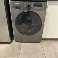 MOBILIARIO DE DEPARTAMENTO DE PRIMERÍSIMO NIVEL