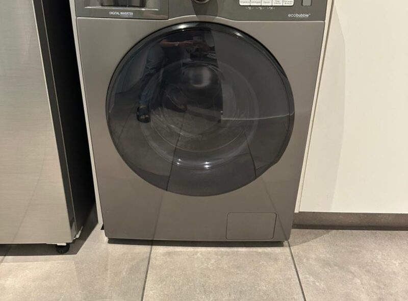 MOBILIARIO DE DEPARTAMENTO DE PRIMERÍSIMO NIVEL