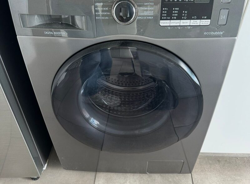 MOBILIARIO DE DEPARTAMENTO DE PRIMERÍSIMO NIVEL