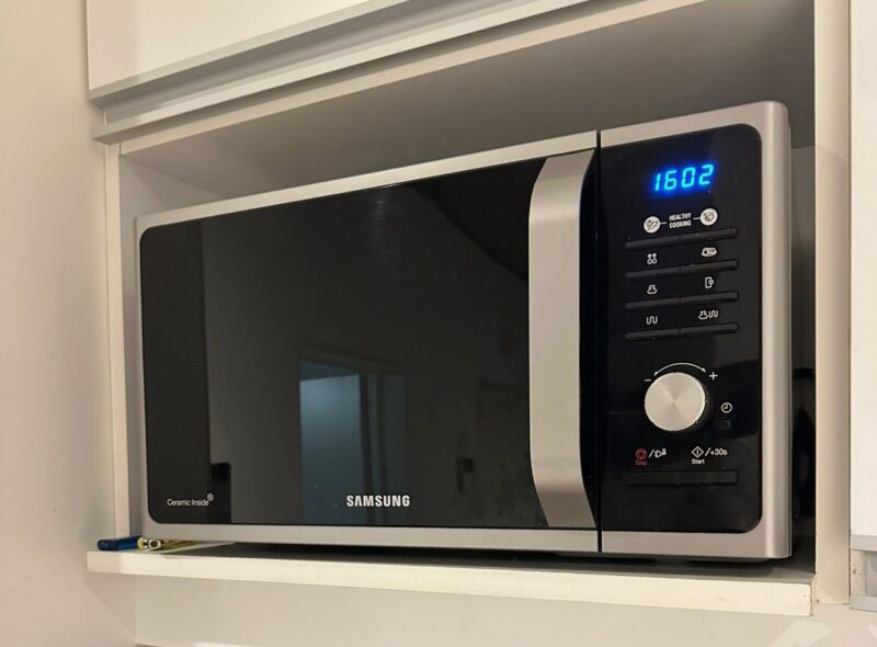 MOBILIARIO DE DEPARTAMENTO DE PRIMERÍSIMO NIVEL