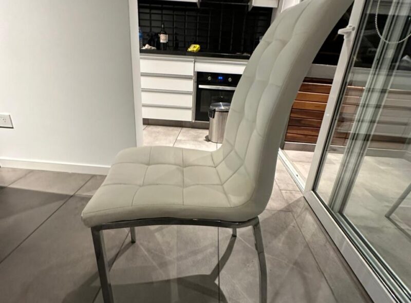 MOBILIARIO DE DEPARTAMENTO DE PRIMERÍSIMO NIVEL