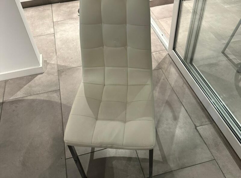 MOBILIARIO DE DEPARTAMENTO DE PRIMERÍSIMO NIVEL