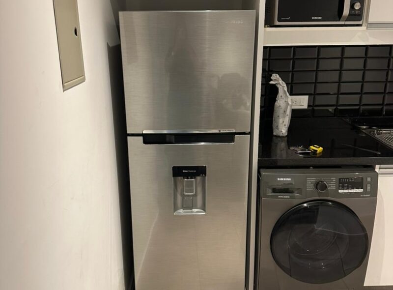 MOBILIARIO DE DEPARTAMENTO DE PRIMERÍSIMO NIVEL