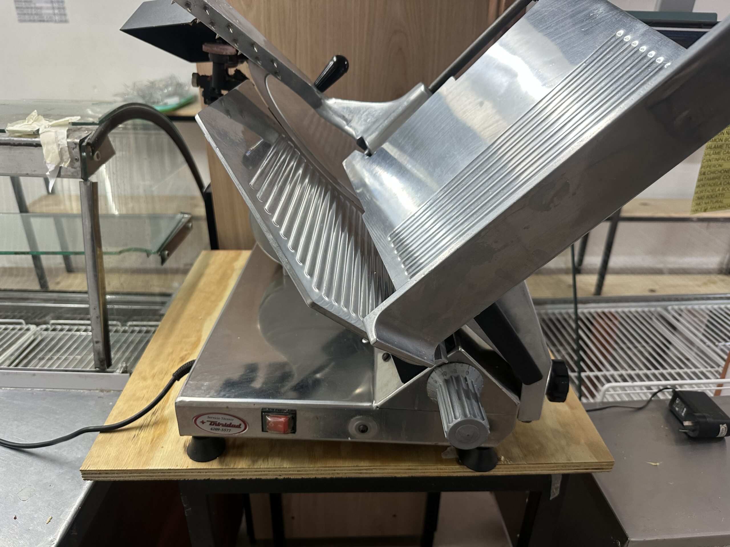 FIAMBRERIA QUESERIA TODO COMO NUEVO TRES MESES DE USO