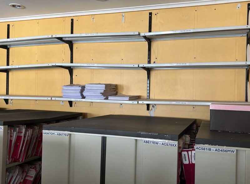 MOBILIARIO DE OFICINA POR C/O DE REGISTRO AUTOMOTOR