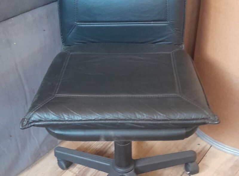 SILLAS DE OFICINA Y VARIOS