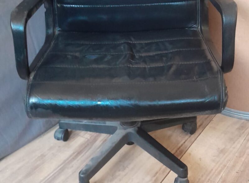SILLAS DE OFICINA Y VARIOS