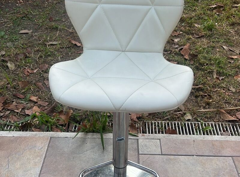 MOBILIARIO DE CASA DE PRIMER NIVEL