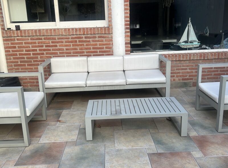 MOBILIARIO DE CASA DE PRIMER NIVEL
