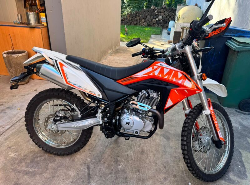 AUTOMOTORES Y MOTOCICLETAS