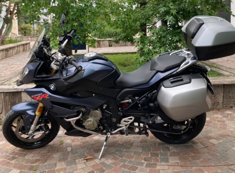 AUTOMOTORES Y MOTOCICLETAS