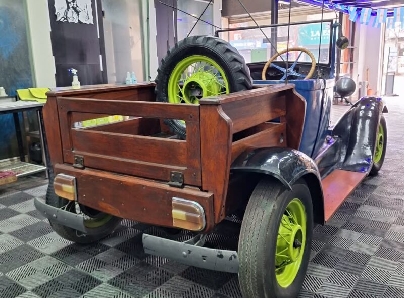 AUTOMOTORES Y MOTOCICLETAS