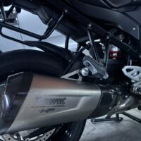 AUTOMOTORES Y MOTOCICLETAS