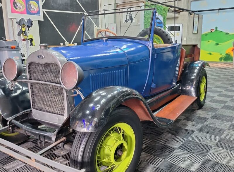 AUTOMOTORES Y MOTOCICLETAS