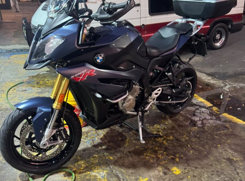AUTOMOTORES Y MOTOCICLETAS