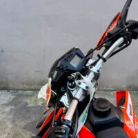 AUTOMOTORES Y MOTOCICLETAS