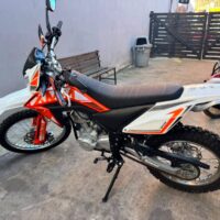 AUTOMOTORES Y MOTOCICLETAS