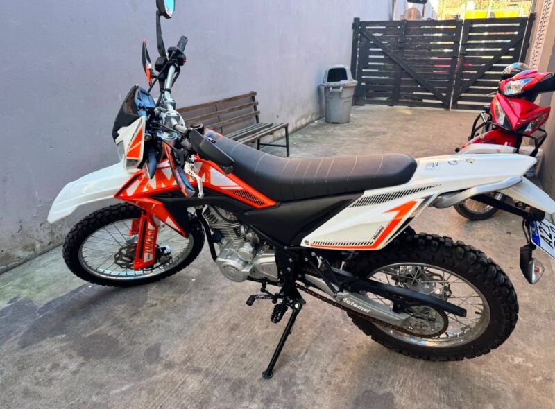 AUTOMOTORES Y MOTOCICLETAS