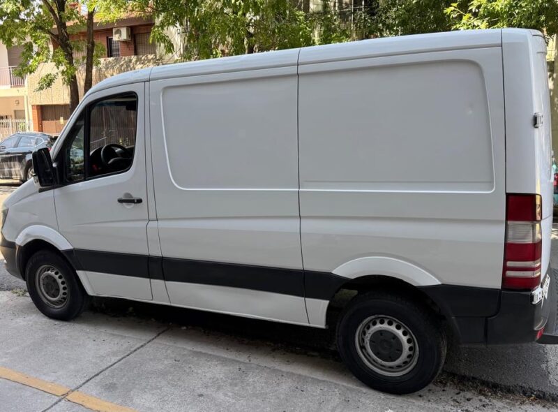 AUTOMOTORES Y MOTOCICLETAS
