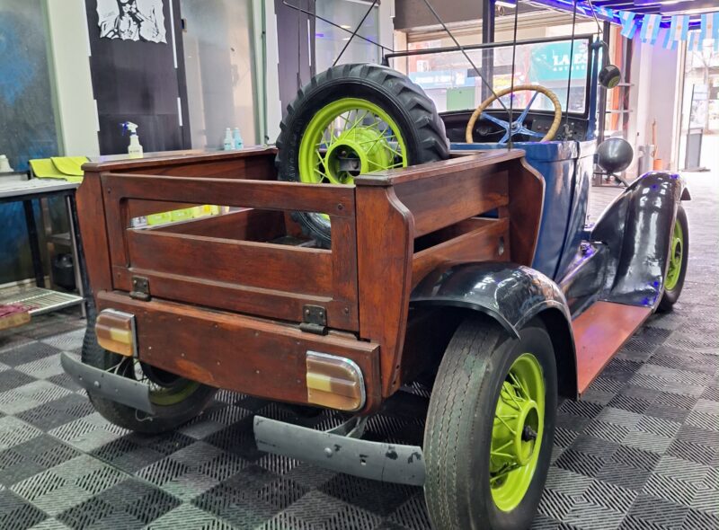 AUTOMOTORES Y MOTOCICLETAS