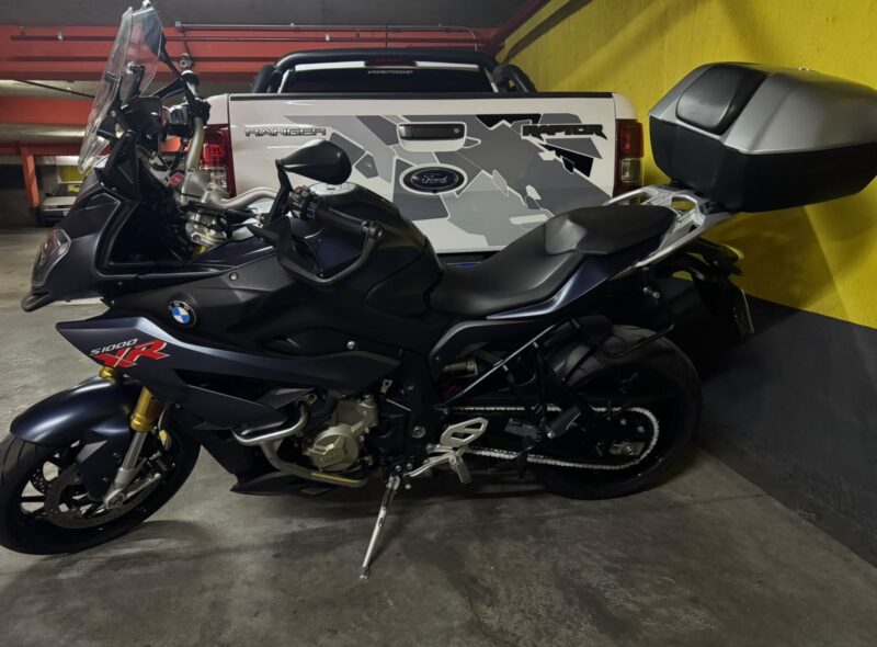 AUTOMOTORES Y MOTOCICLETAS