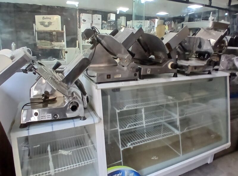 MAQUINARIA  y EQUIPAMIENTO GASTRONOMICO / BAZAR  NUEVA Y USADA